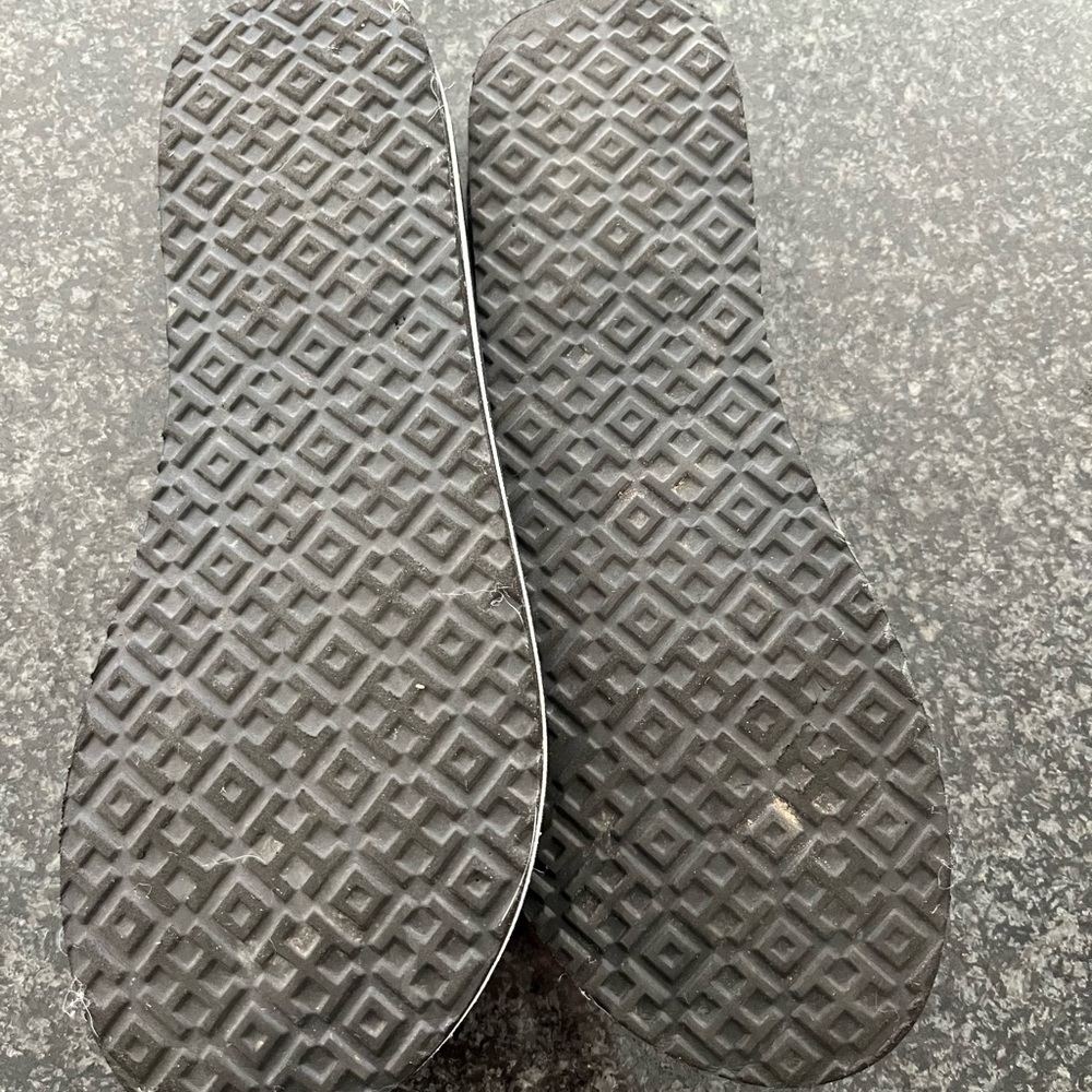 Tory Burch Black Flip Flops Size 7 EUC - Picture 4 of 5